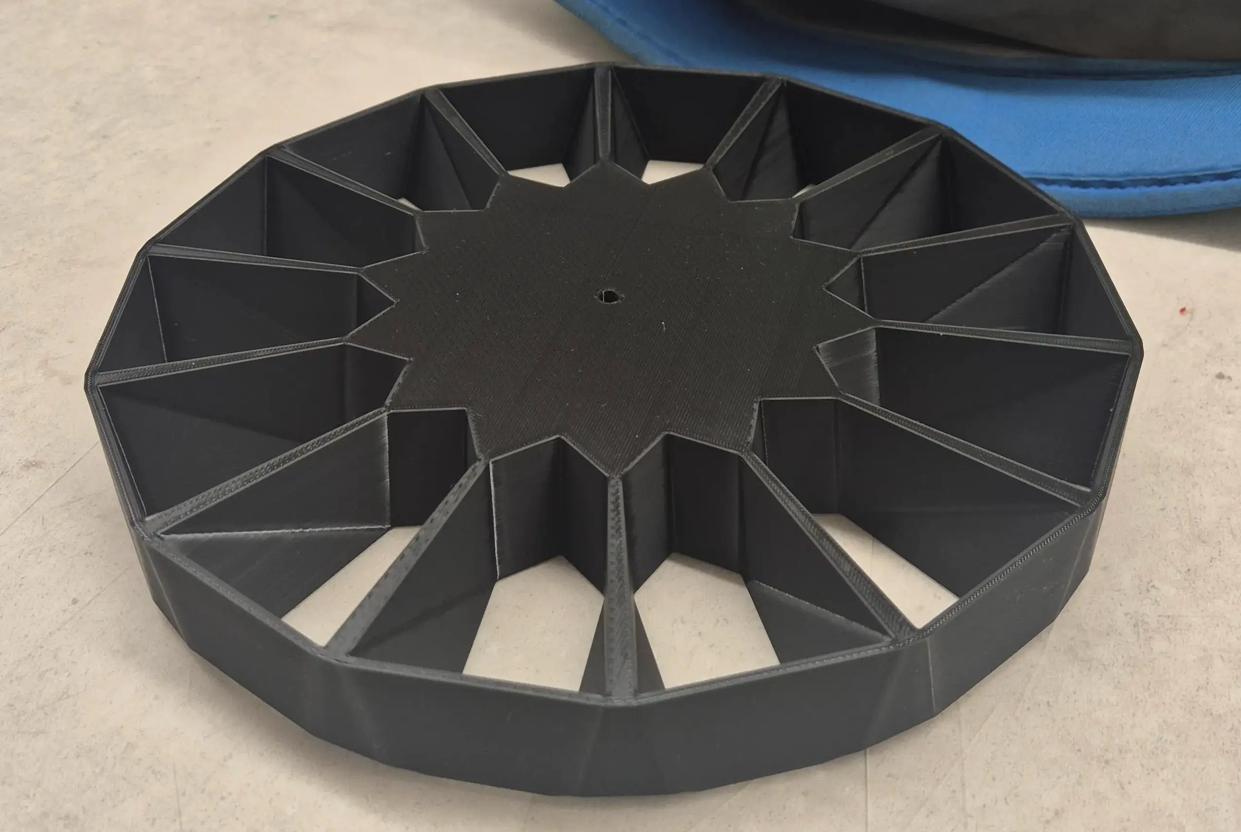 Chamber for holding pills on the table after finished 3D printing